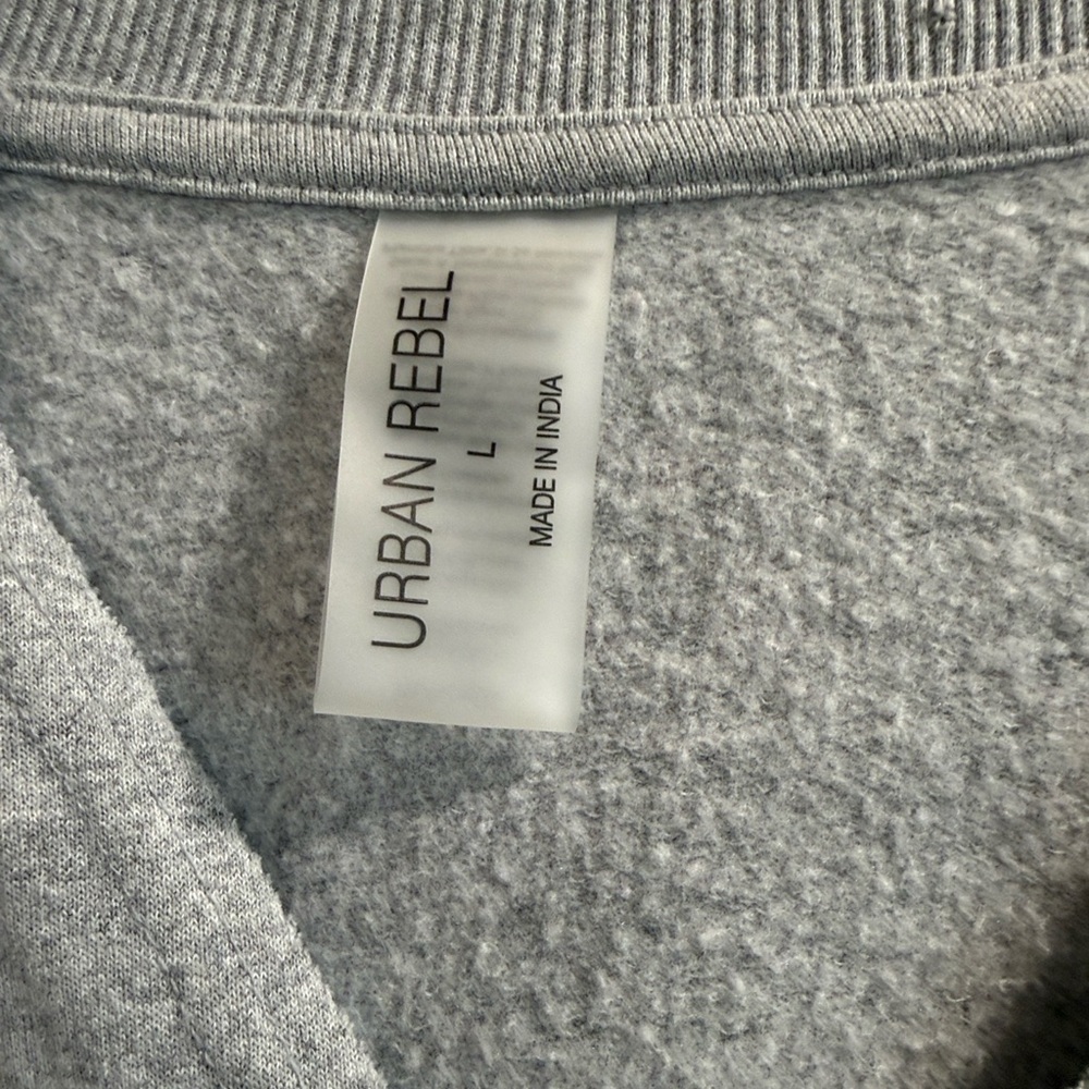 Urban Rebel Cozy Heather Gray Notched V-Neck Sweatshirt Pink Floral Print Sz L - Picture 5 of 9